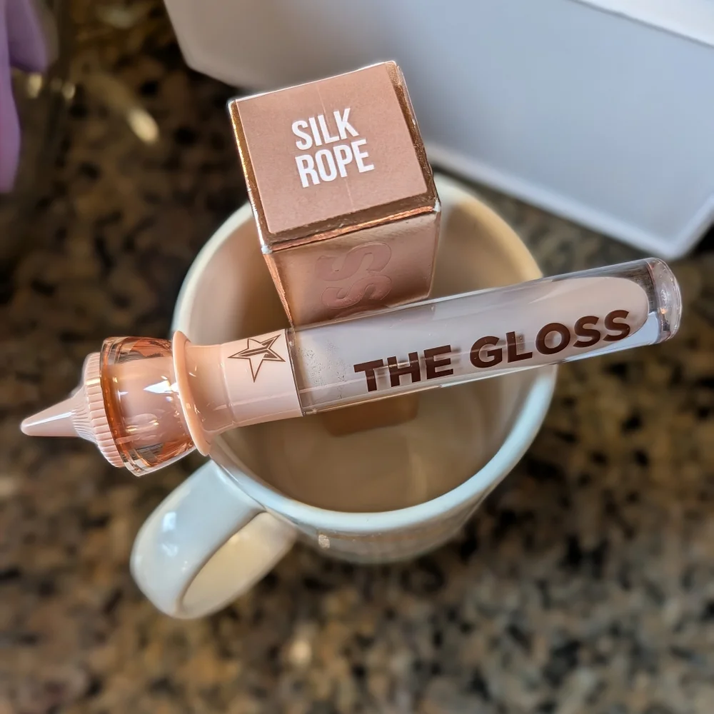 Jeffree Star Silk Rope Creamy Nude To Light Beige with Great Shine THE GLOSS NIB - Picture 4 of 10